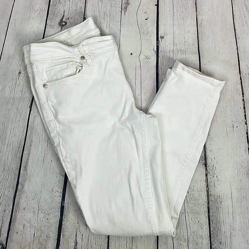 Loft White Modern Skinny Ankle Denim size 6